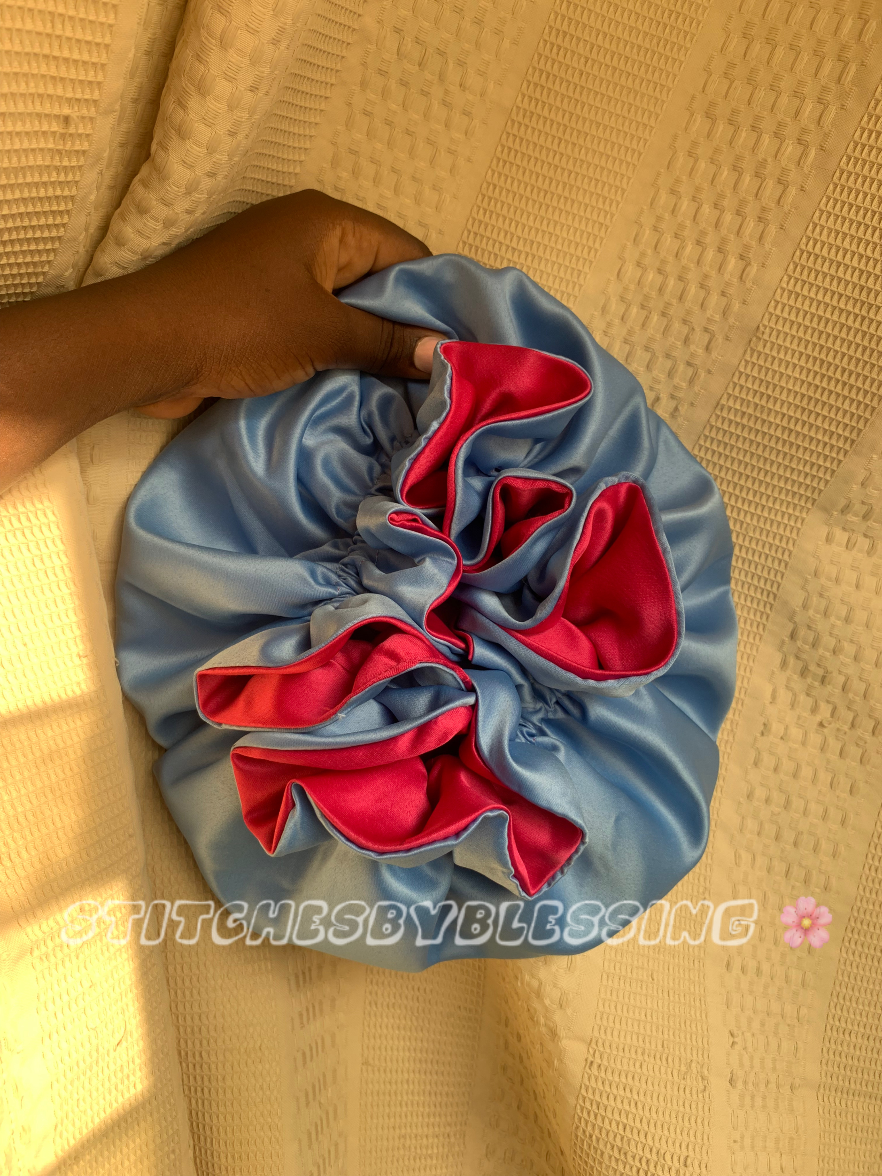 Satin reversible hairbonnet